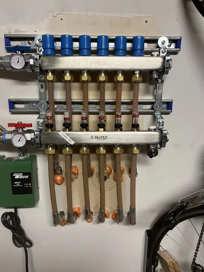 Plumber performing Sink Repair at a residential property in Lisbon